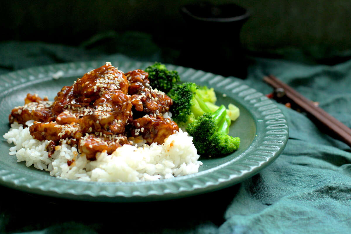 Идеальный "гейнер" от Елены: рис, курица по-азиатски, брокколи. 