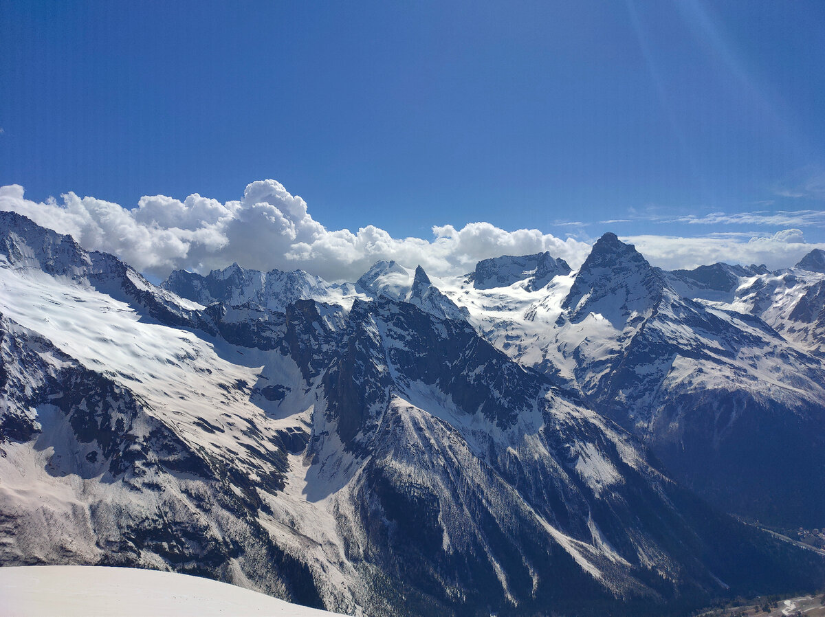 Вид на Кавказский хребет.