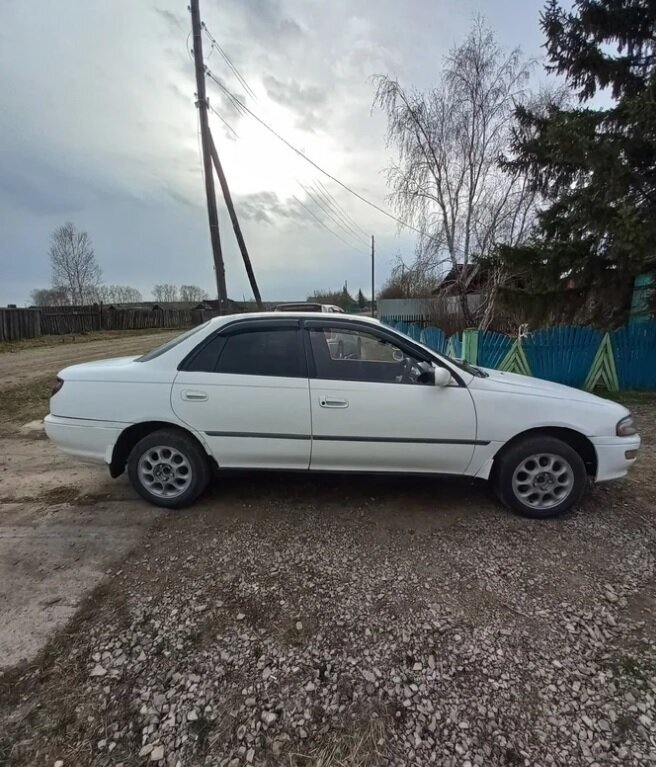 Тойота Карина.
