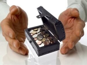 Вопрос о том, как узнать про наследство есть или нет должен решаться как можно быстрее. Установленный законом шестимесячный срок для вступления в наследство начинает считаться с момента смерти наследодателя – с даты, когда он умер фактически или был признан судом умершим.