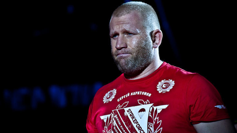 Фото-материалы взяты с источника https://www.sport-express.ru/martial/mma/news/haritonov-prokommentiroval-zhelanie-aleksandra-emelyanenko-podratsya-na-pervom-turnire-bellator-1825273/