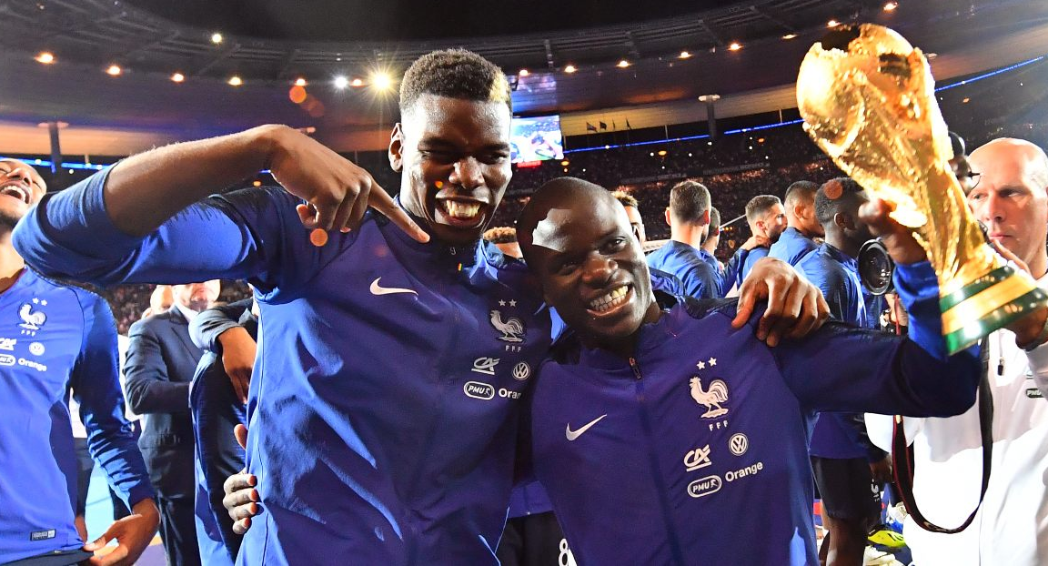 Поль Погба и Н'голо Канте с Кубком мира. 