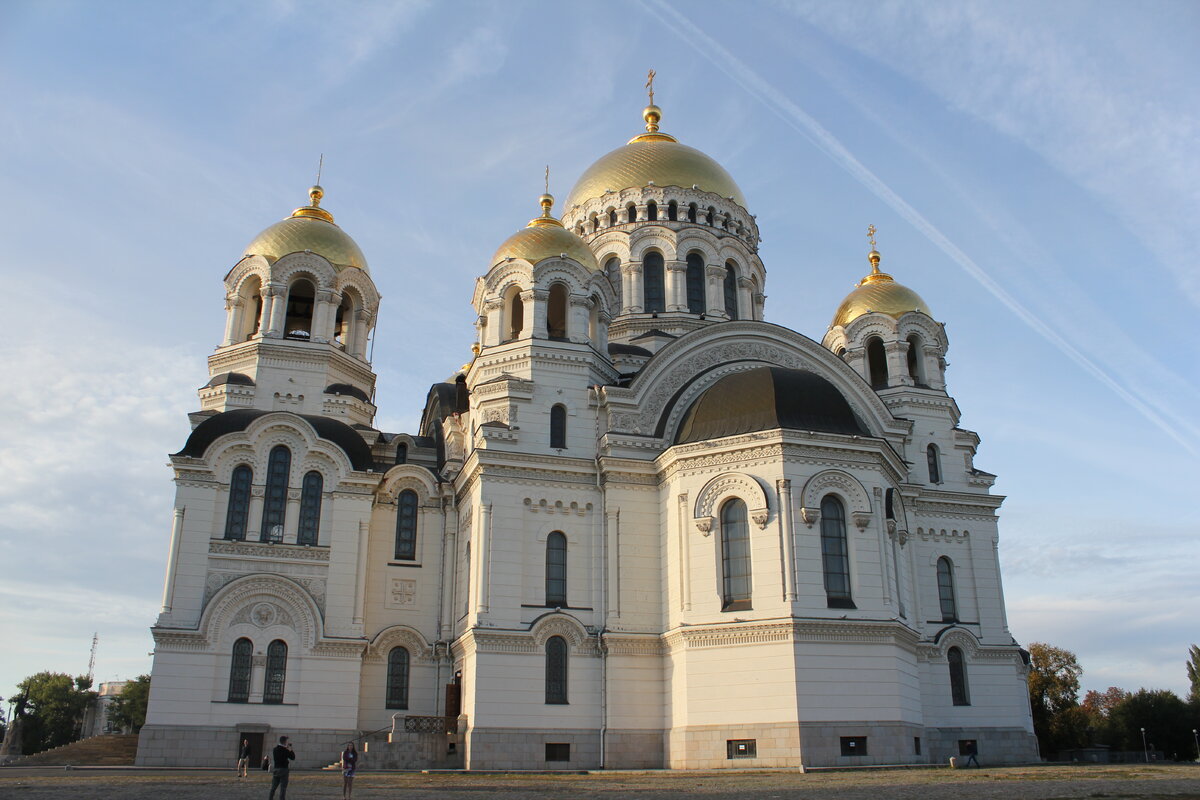 Вознесенский собор г. Новочеркасска. В ночи с подсветкой он имеет ещё более завораживающий вид.