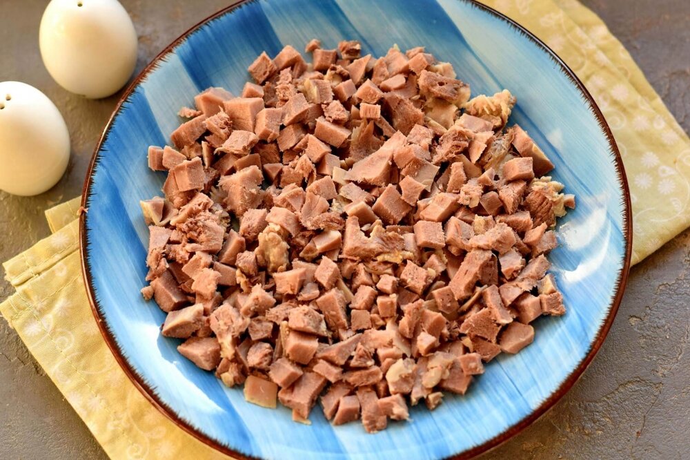 Салат с говядиной и яблоком