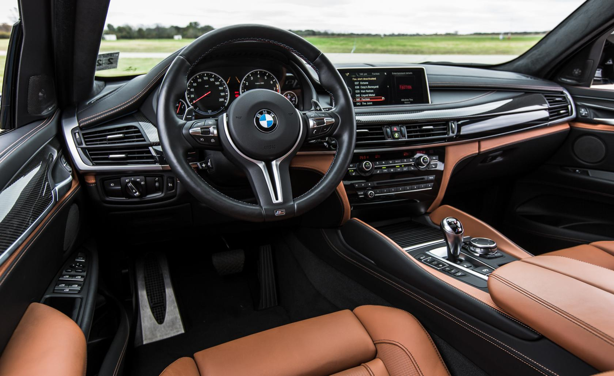 Салон удлиненного BMW X5 показали на фото