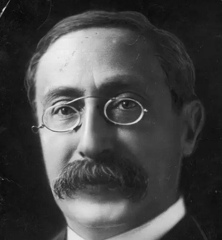 Леон Блюм. Глава народного фронта Франции 1933-39 годов. Фото из архива библиотеки. Как при фотошопе, неправда ли ?:)