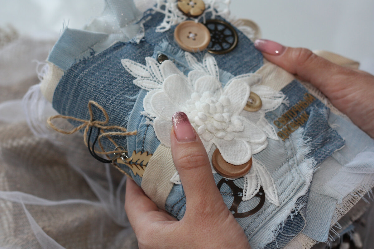 Листайте фото вправо