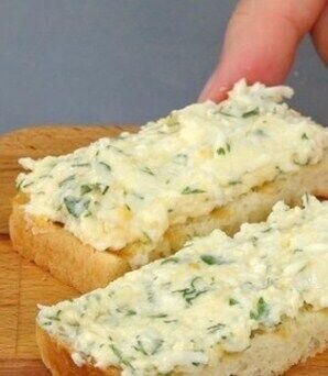 Намазка с плавленым сыром и зеленью. Источник: Скриншот рецепта tastyminute в Instagram