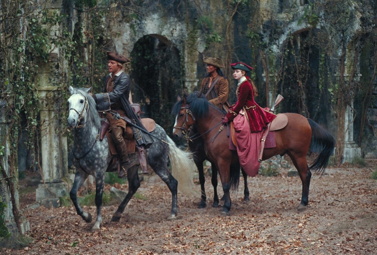 Кадр из фильма "Братство волка", 2001 г.