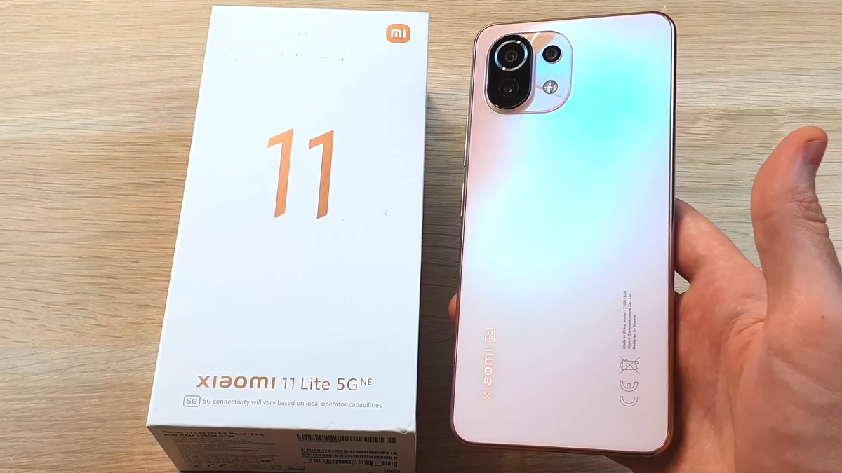 Xiaomi 11 Lite 5G NE. Фото: YouTube-канал DimaViper.