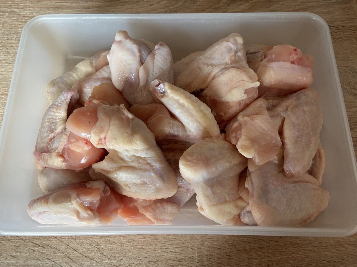 Вот, накопила 2 кг) Крылья - отличная горячая закуска на любых загородных посиделках.