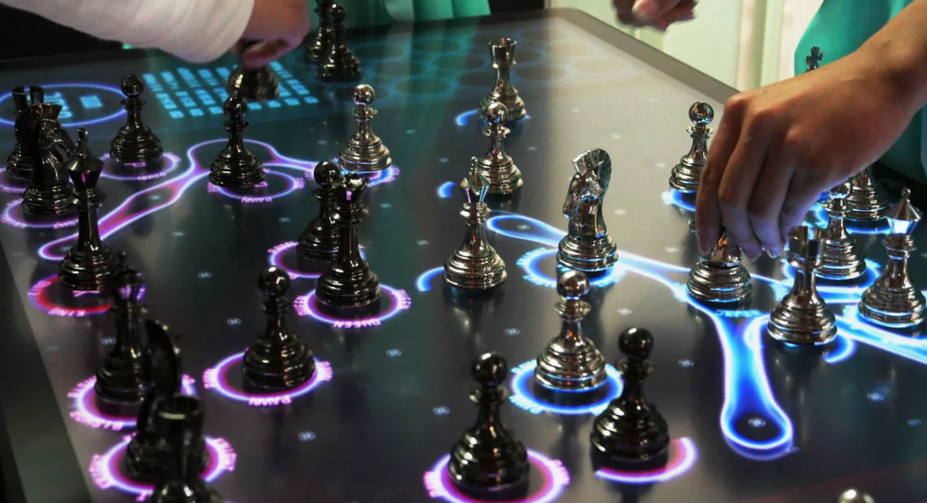 Флуордие шахматы. Шахматная доска с подсветкой. Шахматы будущего. Голографические шахматы. Крутые шахматы.