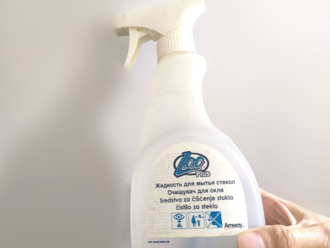 Это средство не только для мытья окон, но и для чистки ковра сгодится! 