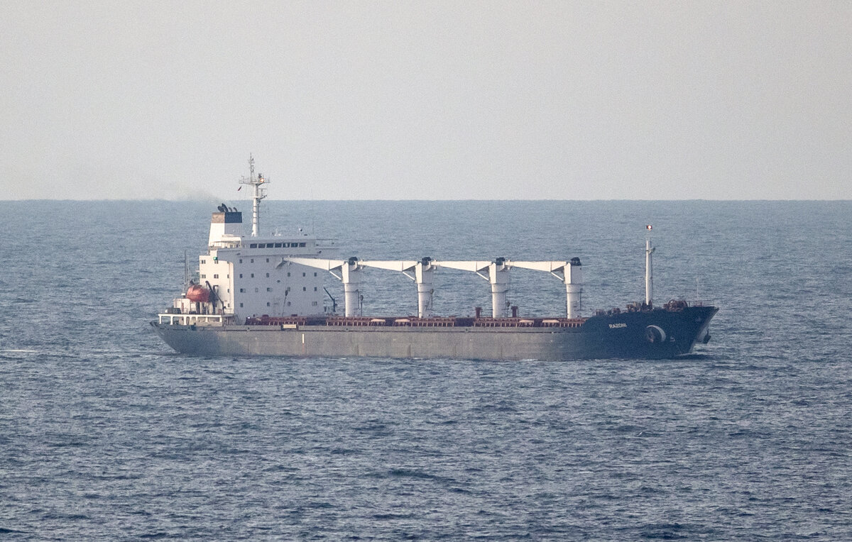    Сухогруз Razoni   EPA-EFE/ERDEM SAHIN