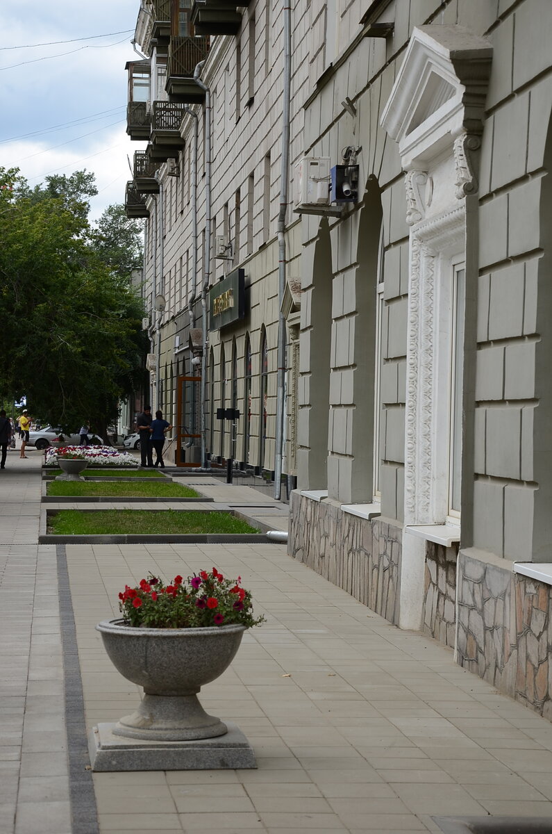 Пусть фото будет иллюстрацией к варианту со словом "квартал". Автор фото - моя дочь.