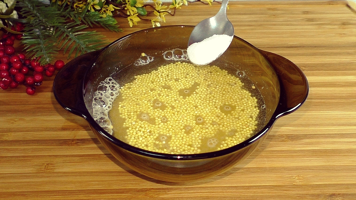 Я просто заливаю пшено с рисом молоком и в духовку, получается каша, как десерт. Сытно, доступно и ну очень вкусно