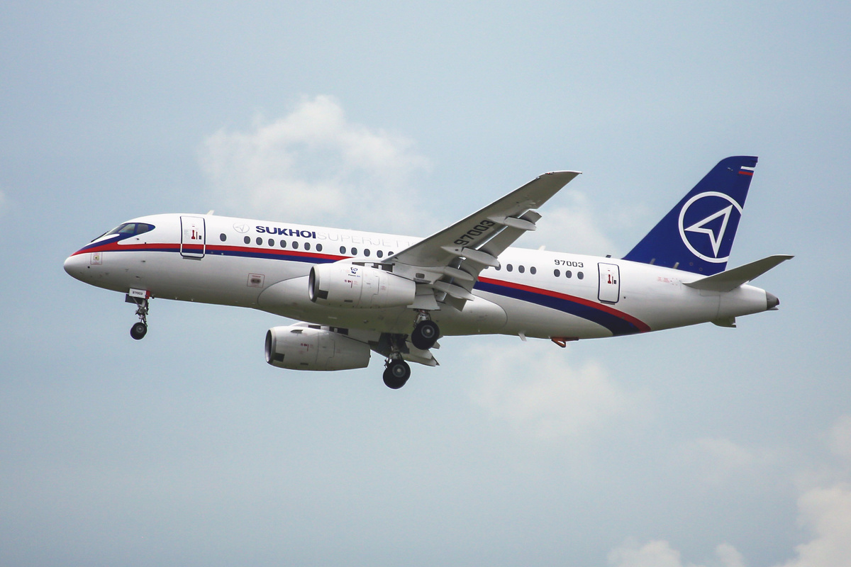 Авиалайнер Суперджет-100. Фото - Алексей Марчуков. Сайт Airlines Inform.