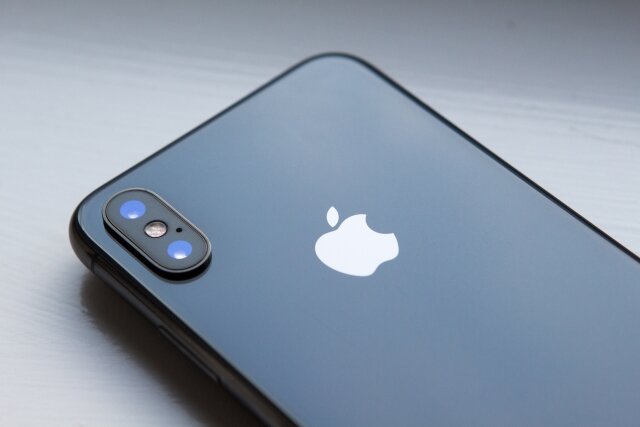    IPhone (cc) William Hook