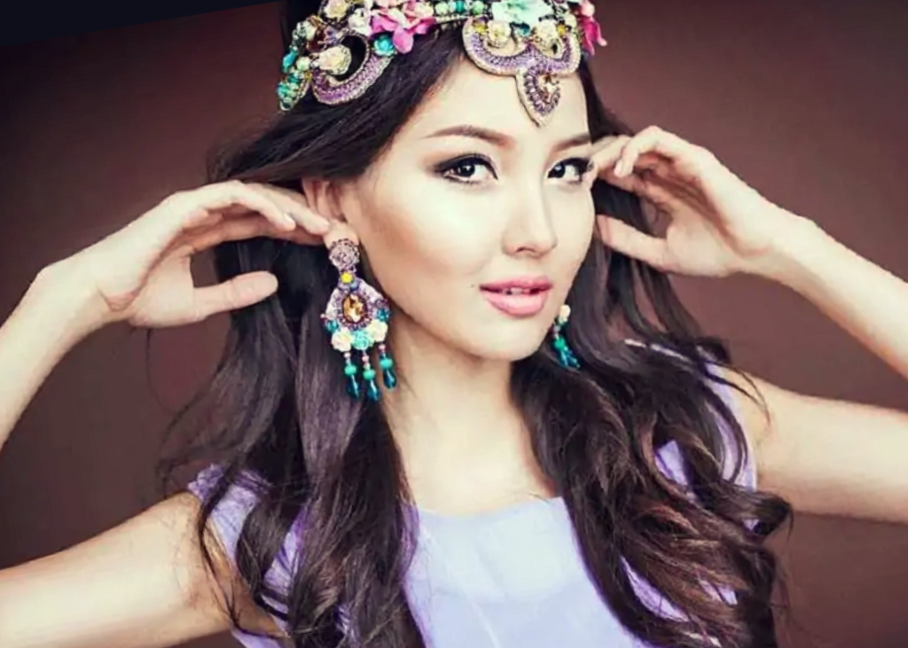 Казахские красавицы. Красивые казашки. Казахские прически для девушек.