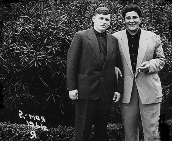 Рафаэл изображён справа. Источник: https://yandex.ru/images 