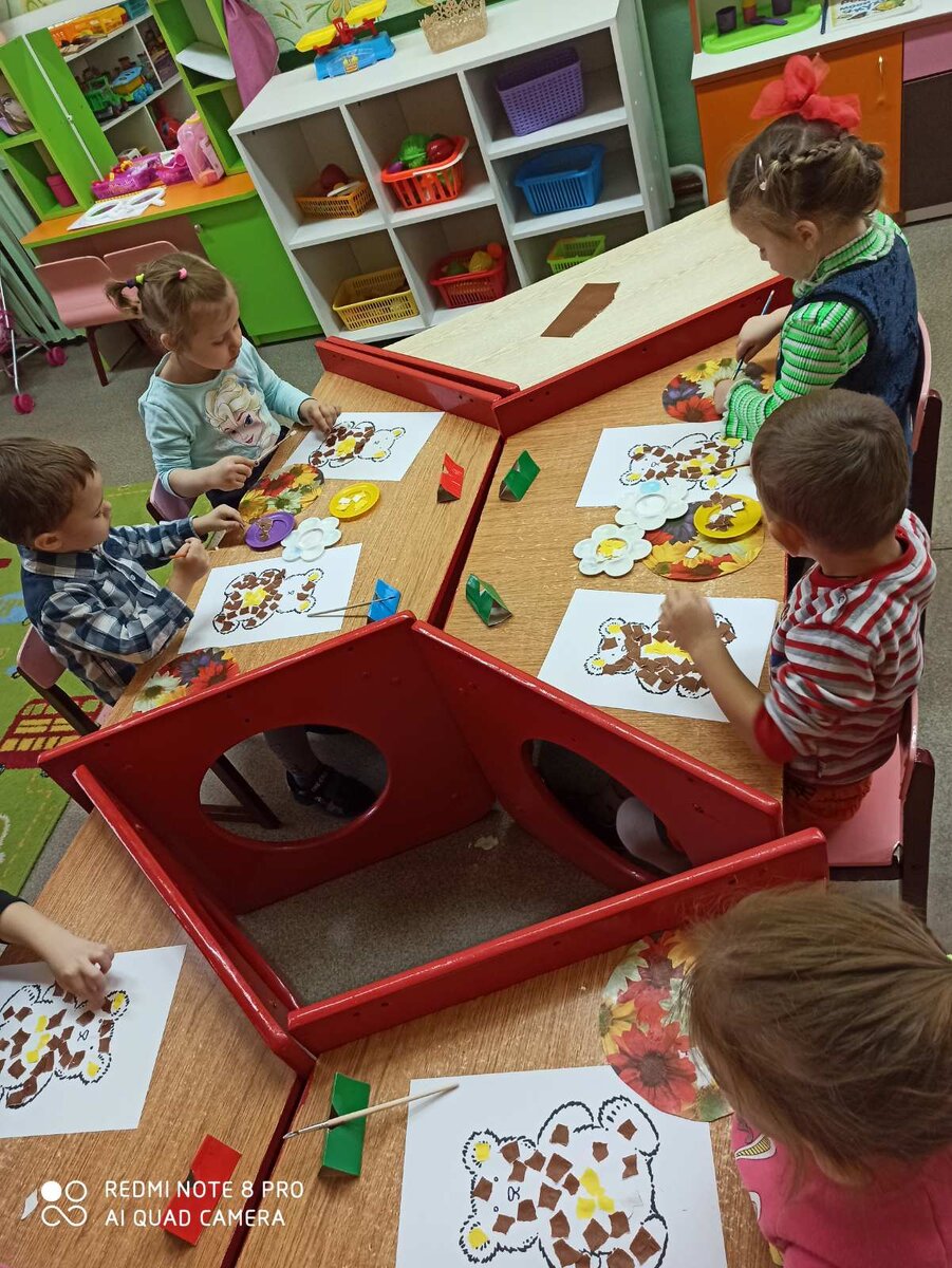 На фото: занятия в нашем садике.