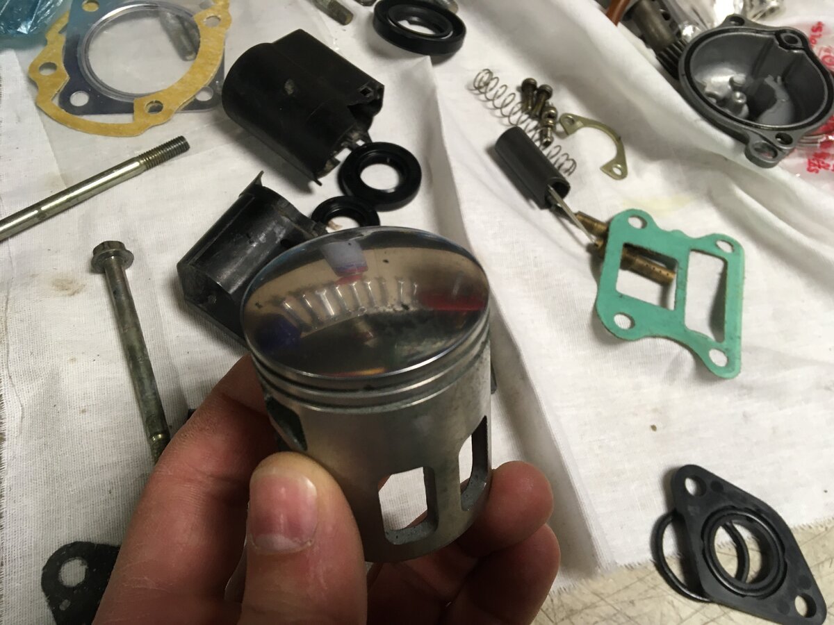 Верх поршня наполирован до отражения, это тюнинг