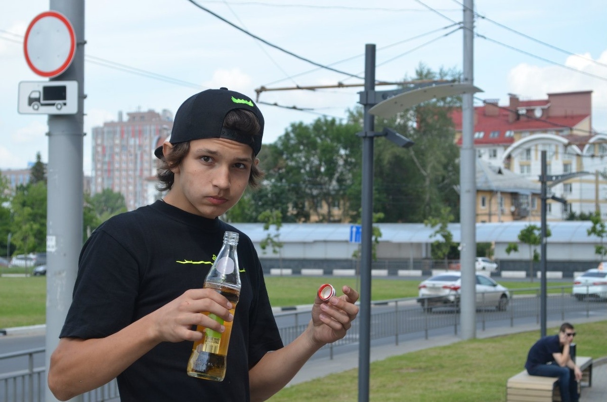 Именно с таким не понятным лицом с стоял в тот день...