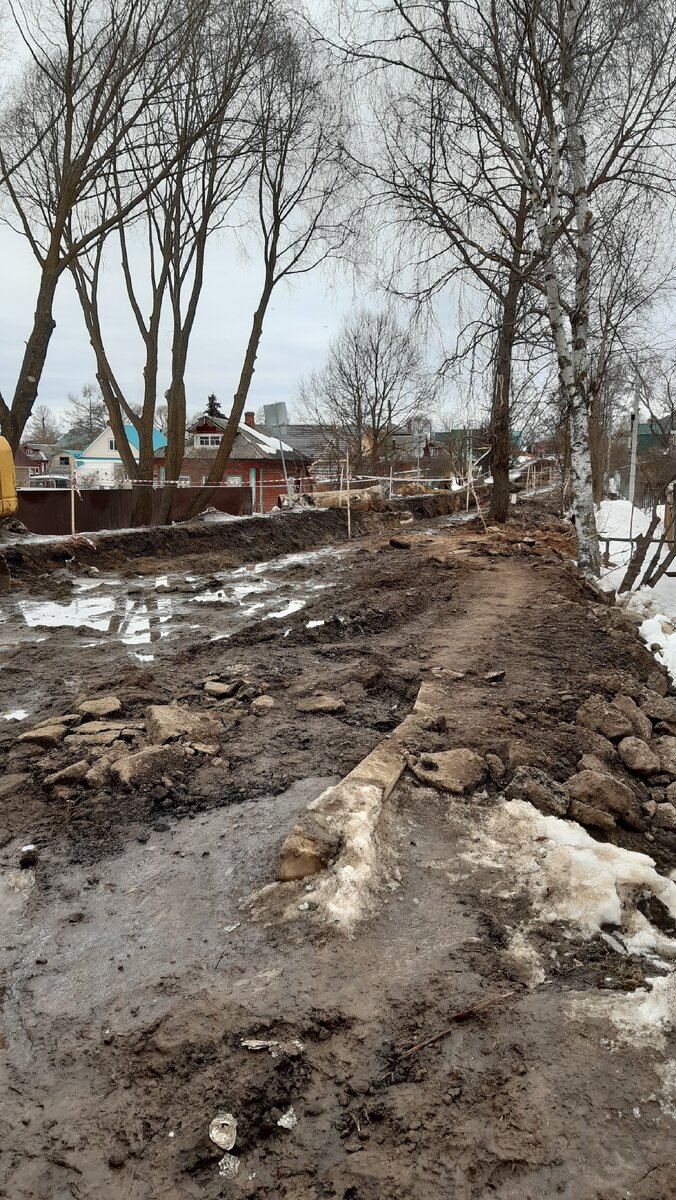 24.03.2021 г...пол города перерыто, кругом грязи 😧