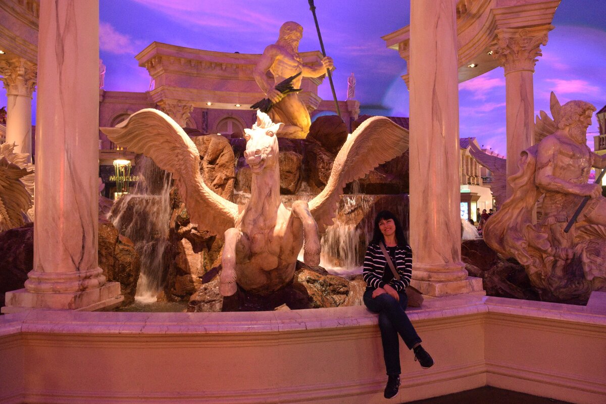 Это просто торговый центр. Фото автора.