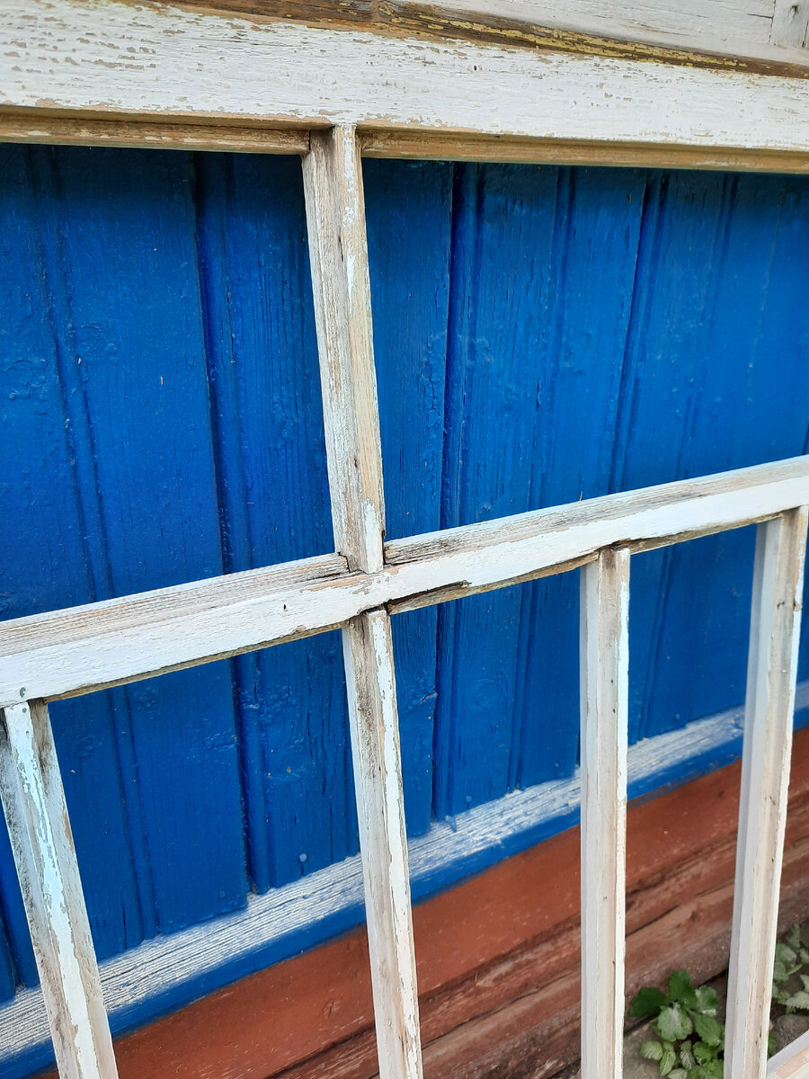 И вот они - следы времени... Капля не только камень точит, но и дерево портит...