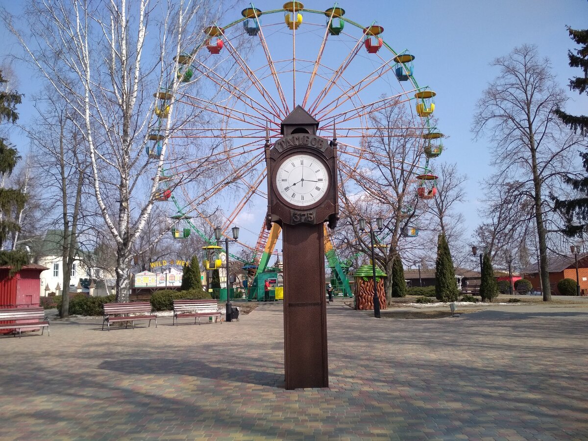 В скором времени часы начнут показывать точное время. А пока отдыхают! Фото автора