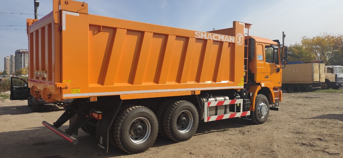 Самосвал Shacmaт f2000 с колесной формулой 6х4