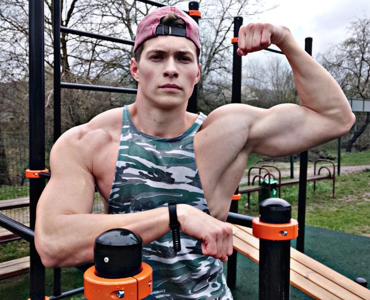 Довольный и счастливый( нет)