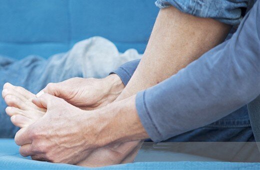 обращение к доктору. стихи про медицину смешные. картинки если ты заболел. почему не обращается к врачам. взаимоотношения фармацевта и врача.