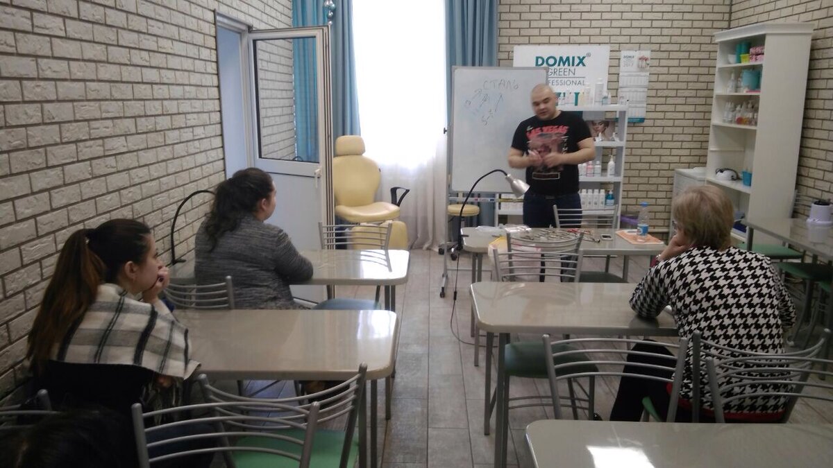Выступление перед мастерами маникюра