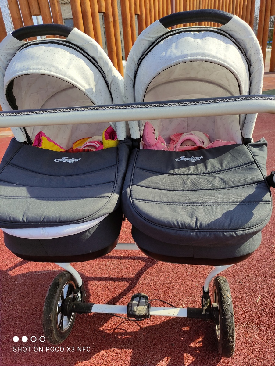 Коляска очень большая и тяжелая