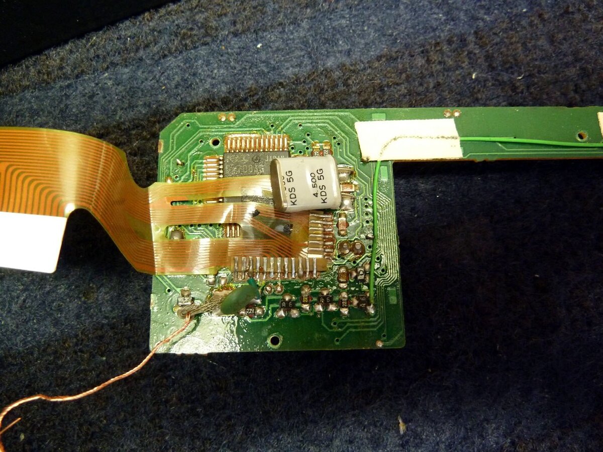 Перепаянный шлейф. НЕ мной. Спасибо что не паяльником в 100 ватт.