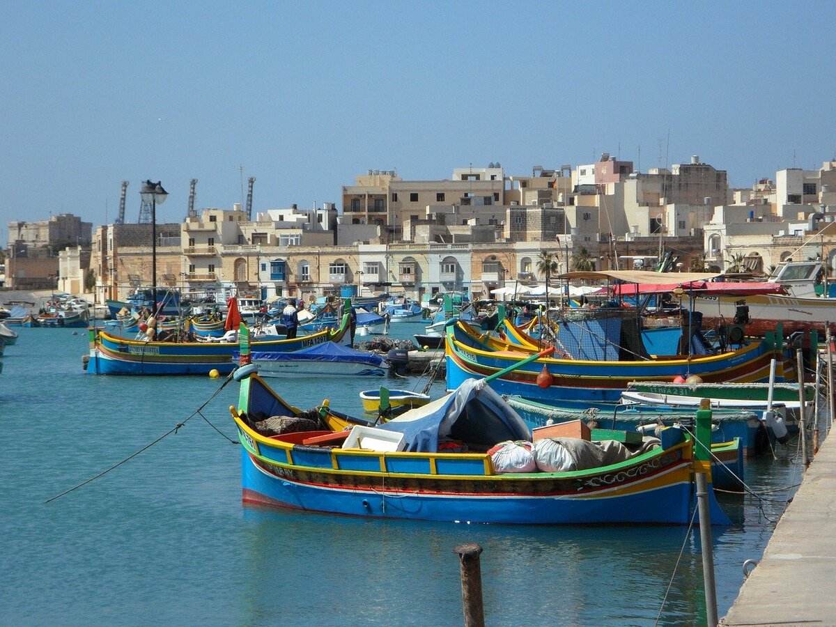 Мальта. Источник https://pixabay.com/photos/marsaxlokk-port-luzzu-uzzus-malta-138853/