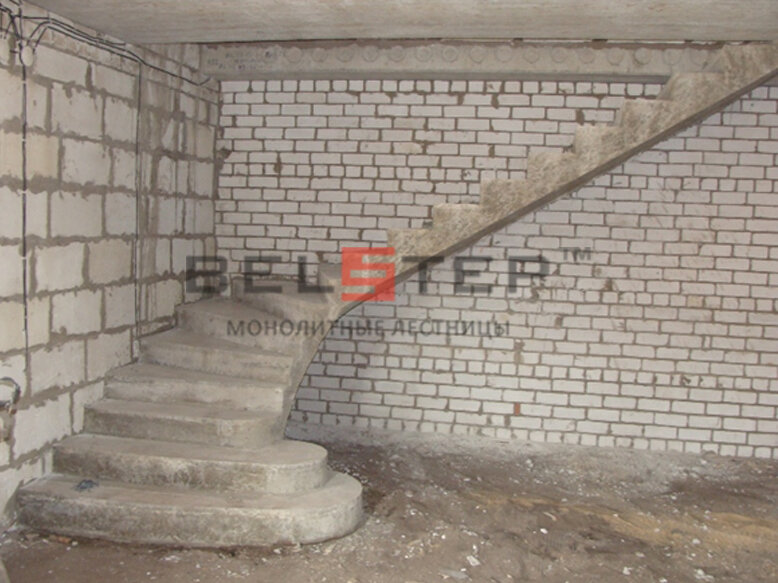 Г-образная лестница с забежными ступенями (п. Уразово)