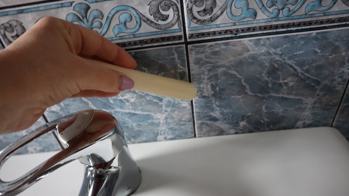 Керамическая плитка и кафель есть почти в каждом доме в ванной комнате и на кухне как на стене, так и на полу.