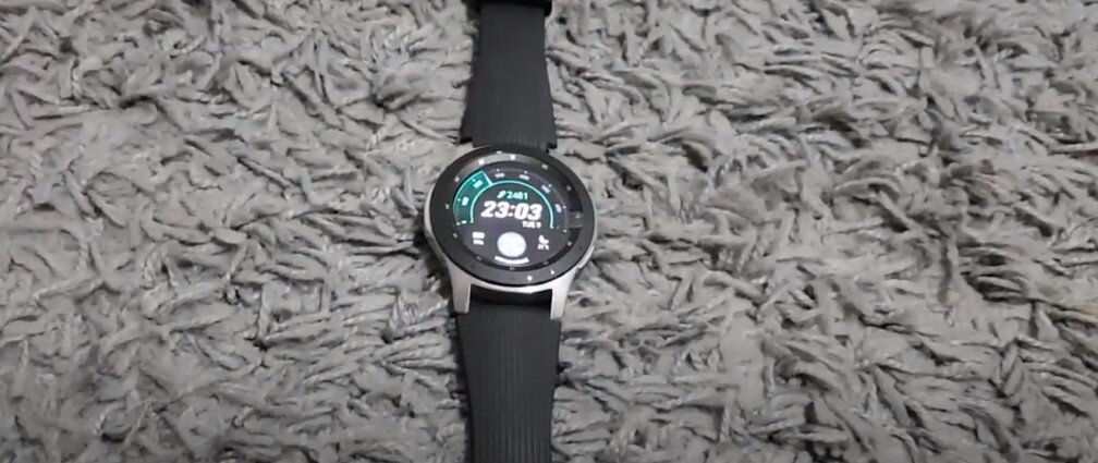 Среди умных часов Samsung Galaxy Watch выделяется своей работой.