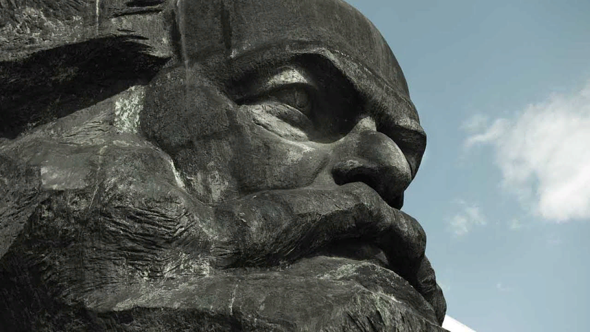 "Великие кажутся нам великими лишь потому, что мы сами стоим на коленях. Поднимемся!" Карл Маркс