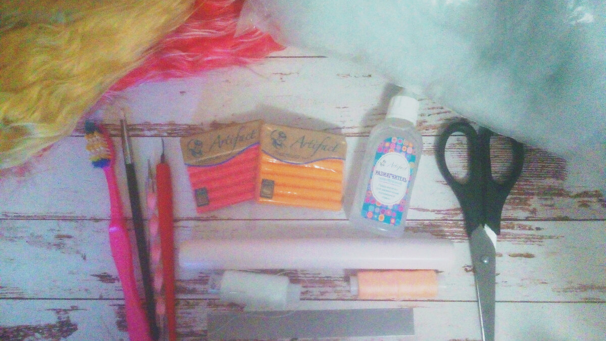 Инструменты и материалы для игрушек. А еще нужны акриловые краски.