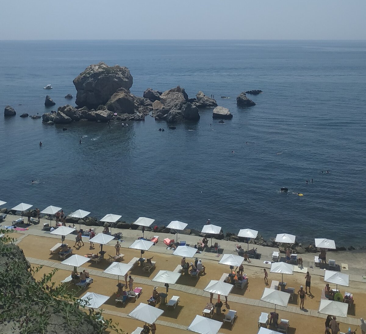 Вид на пляж с Крепостной горы