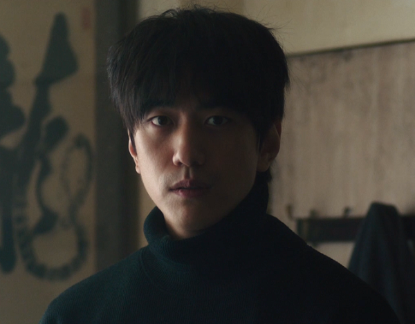 Странный дом чем то похож на "1408", но, в отличие от фильма по мотивам произведения Стивена Кинга, действия происходят не в каком то одном номере, а во всех квартирах. У каждых апартаментов своя жуткая история.