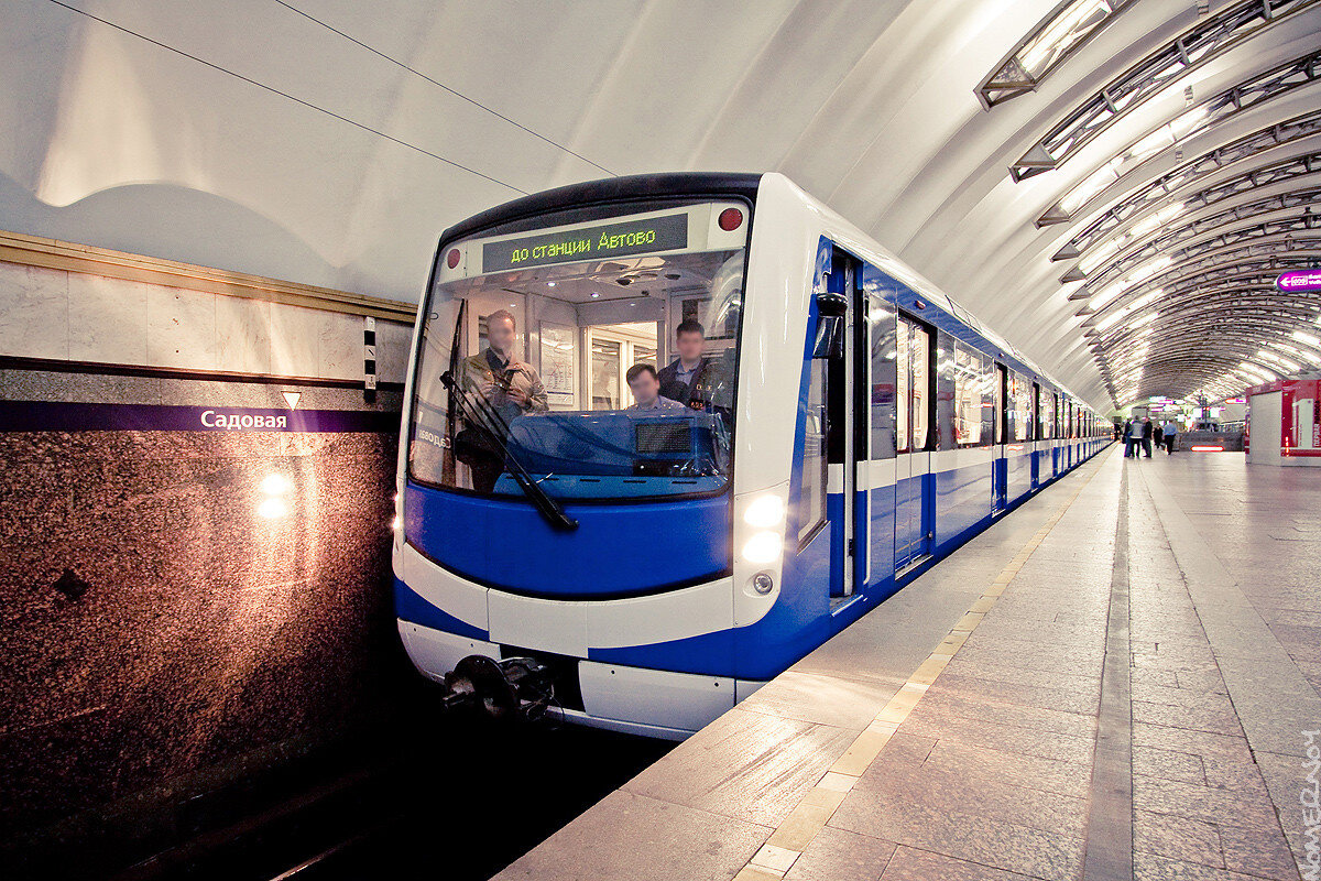 Поезда метро в санкт петербурге