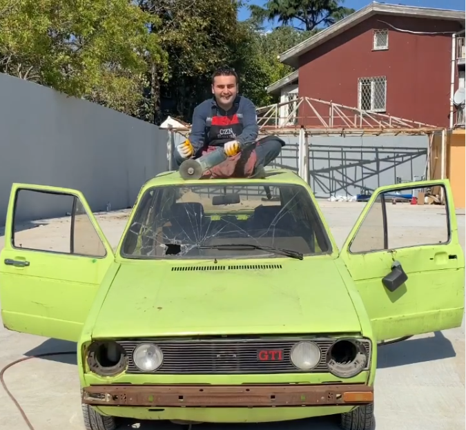 Кадр из видео взят со страницы Бурака в социальных сетях @cznburak