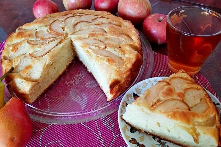 Пирог с яблоками и грушами на кефире