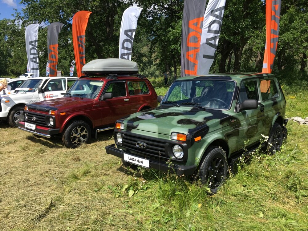 Почему нива. Lada 4x4 «джунгли». Niva Legend камуфляж. Лада Нива 4х4 камуфляж. Niva Legend камуфляж джунгли.