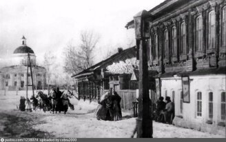 Школа и почта, 1957 год (кадр из фильма «Во власти золота»)